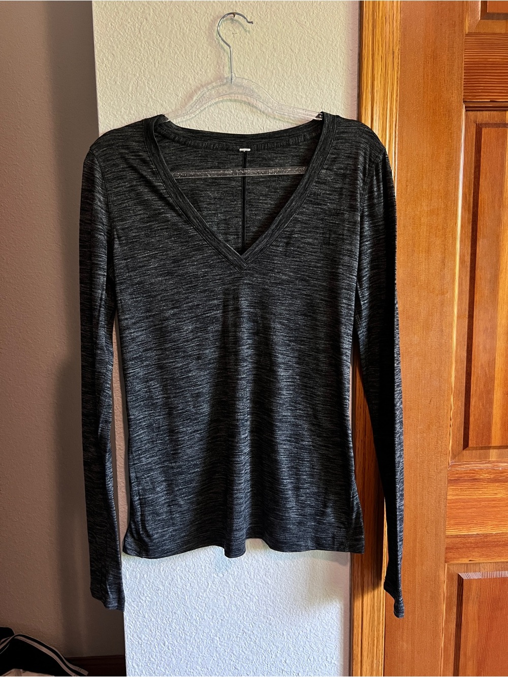 Lululemon Dark Gray Heather V-Neck Long Sleeve Top Size Medium